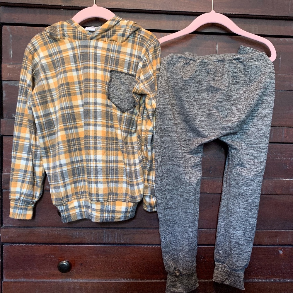 Boys 2-Piece Matching Outfit Size 4/5T